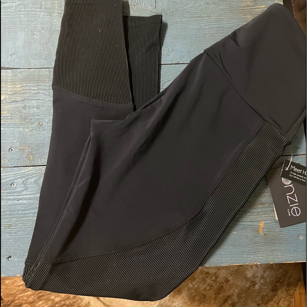 NWT Onzie Leggings